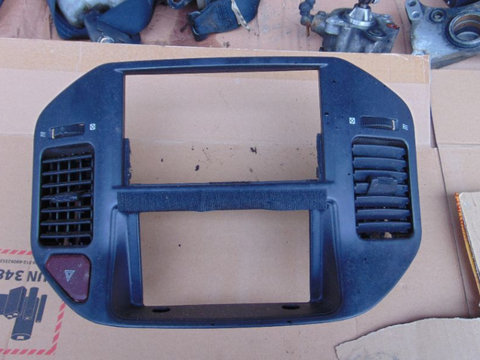 Grila Bord Mitsubishi Pajero mk3 2000-2007 grile aer centrala bord caldura