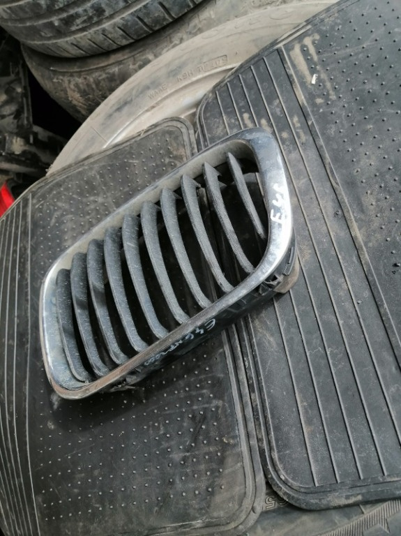 Grila capota BMW E46