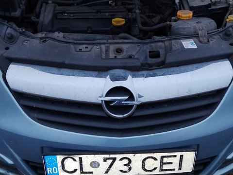 Grila capota cu emblema Opel Corsa D 1.4 Z14XEP 66KW