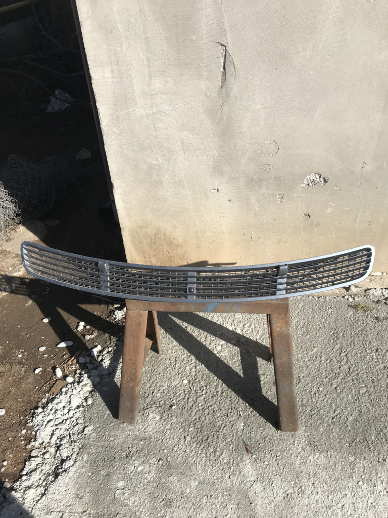 Grila capota cu stropitoare Mercedes E Class W211 2003-2009
