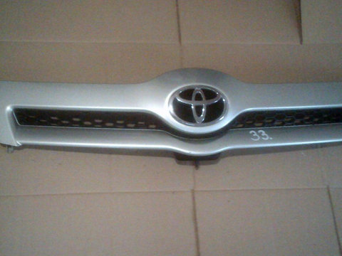 Grila capota fata cu sigla Toyota Corolla Verso, 53111-0F020