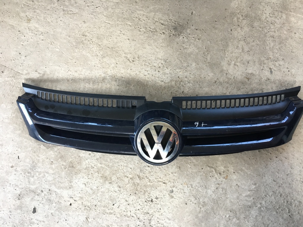 Grila capota fata VW Golf 5 Plus 5M0853655A 5M0.853.655.A