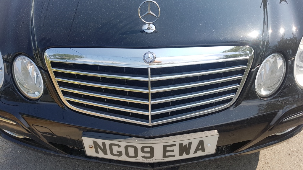 Grila capota Mercedes E220 W211 facelift 2009