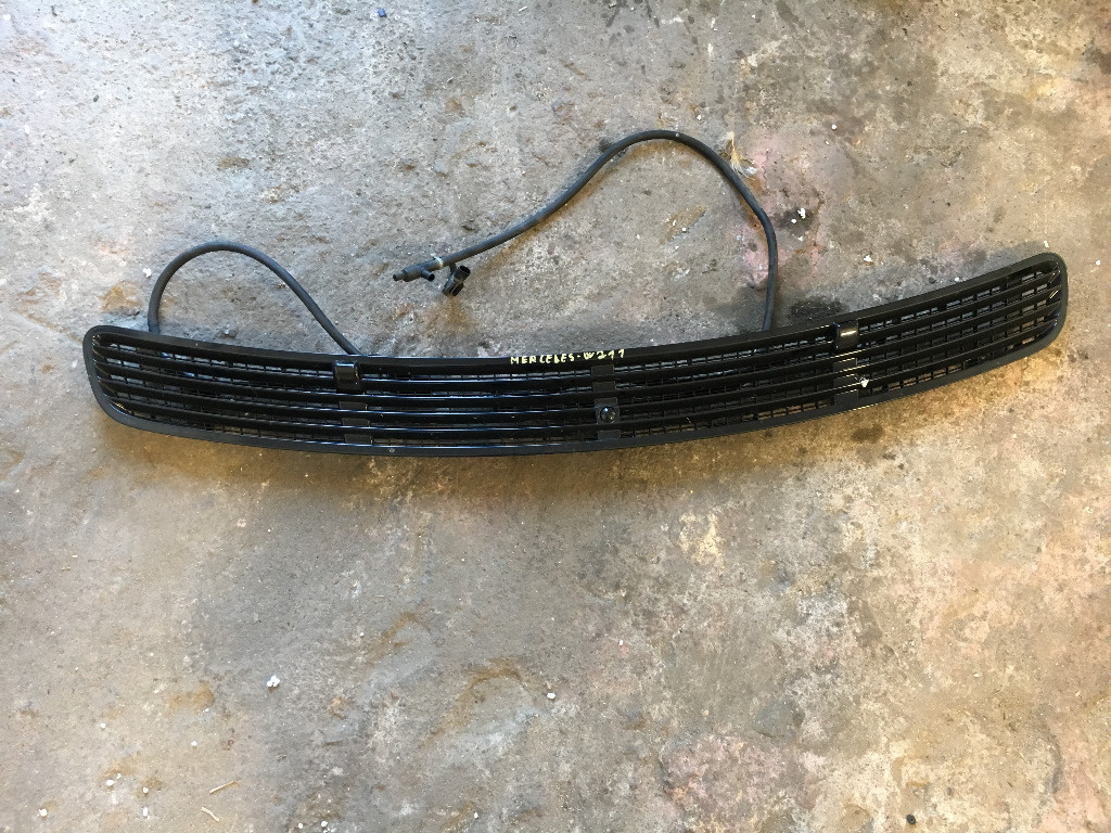 Grila capota mercedes w211 e270 2002 - 2007 cod: 2118800005