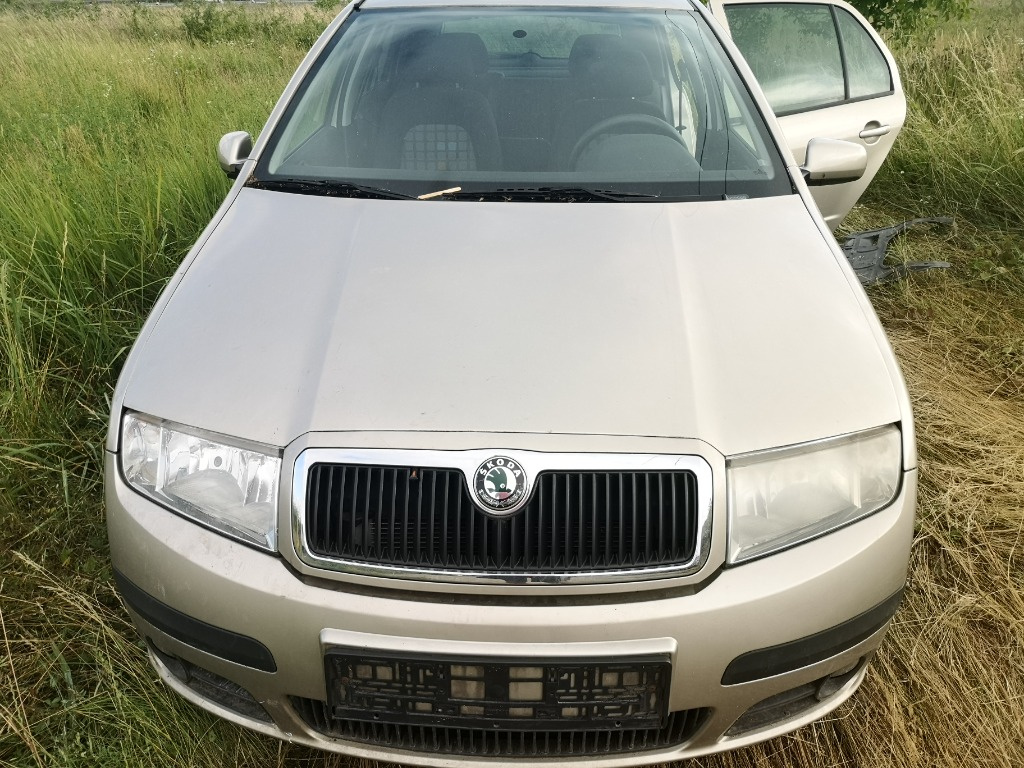 Grila capota skoda fabia 1 an 2006