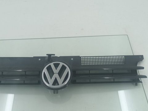 Grila capota VW GOLF 4 AXP 1998-2004 1J0853655G / 1J0853651H DezP: 20513