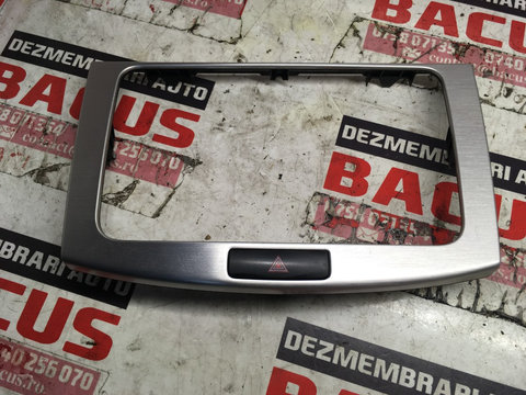 Grila casetofon VW Passat B6 cod: 3aa858069