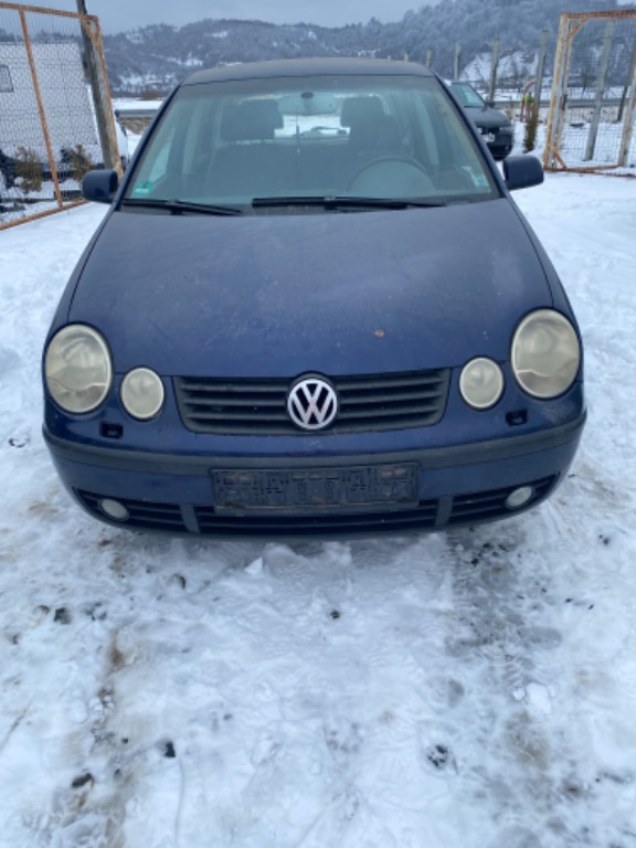 Grila centrală bara fata VW Polo 9N 2004 Hatchback