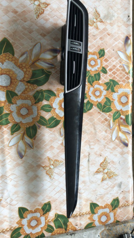 Grila centrala aerisire cu ornament piano black Me