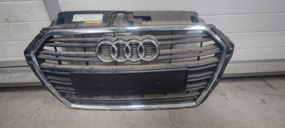 Grila centrala Audi A3 2015