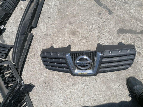 Grila centrala bara fata Nissan Qashqai