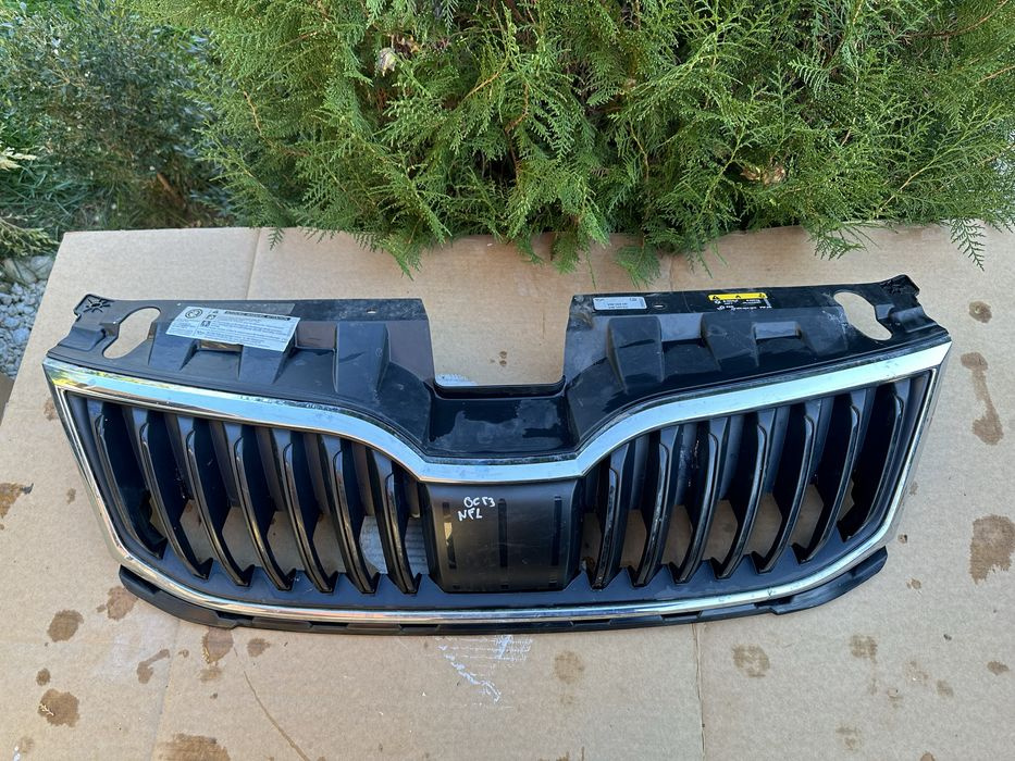 Grila centrala bara fata Skoda Octavia 3