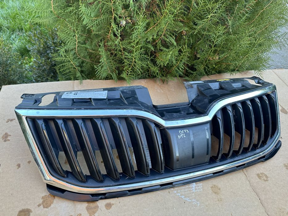 Grila centrala bara fata Skoda Octavia 3