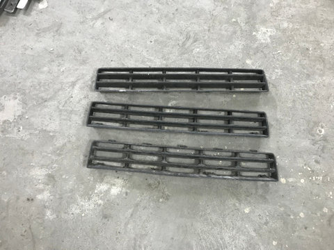 Grila centrala bara fata volkswagen golf 4 1999 - 2004