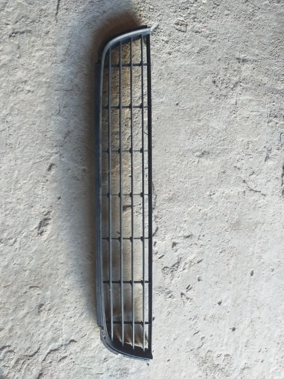 Grila centrala bara fata VW Golf 6