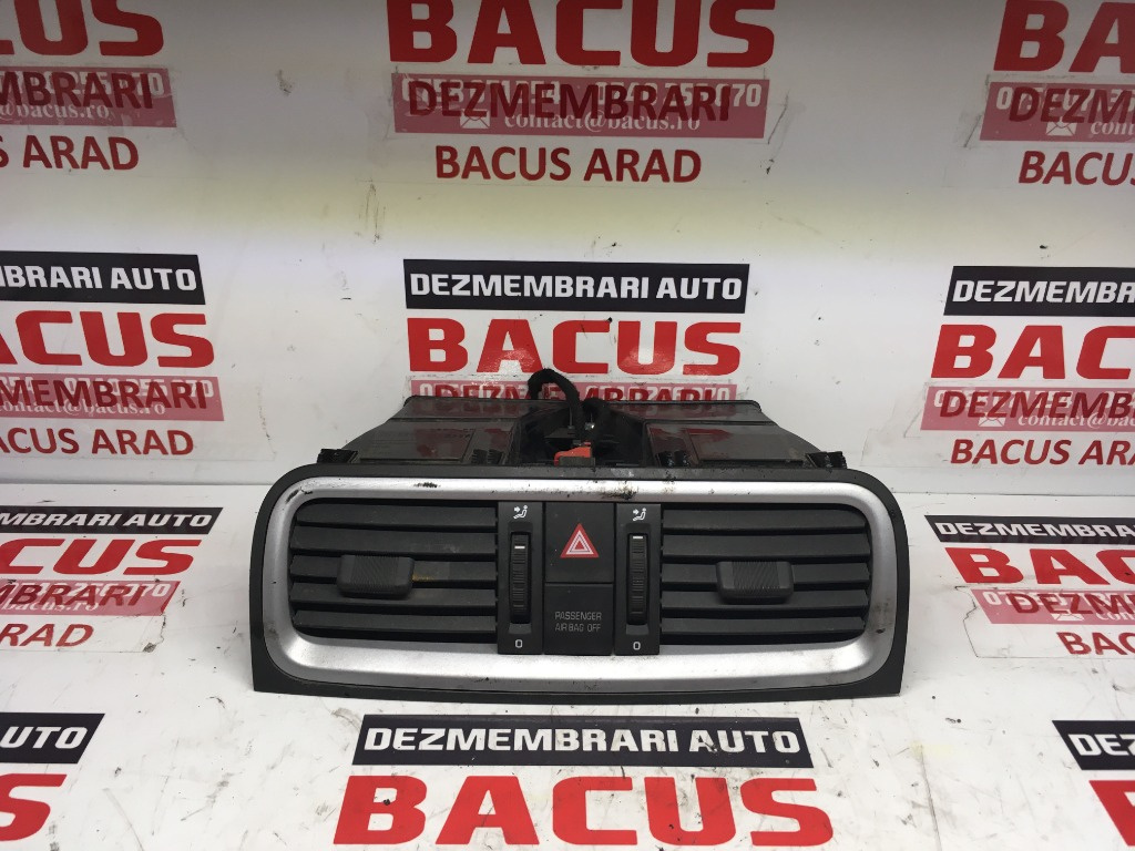 Grila centrala bord Skoda Fabia 2 cod: 5j0820951