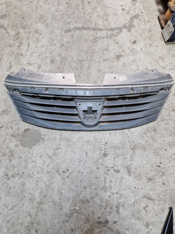Grila centrala Dacia Logan an fab 2009-2012 oem cod 8200323389