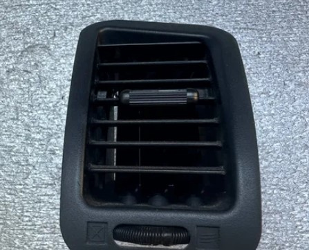 Grila centrala de aer Nissan Terrano 2