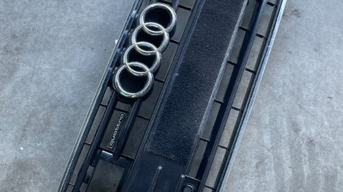 Grila centrala fata Audi A7 4K defecta/s