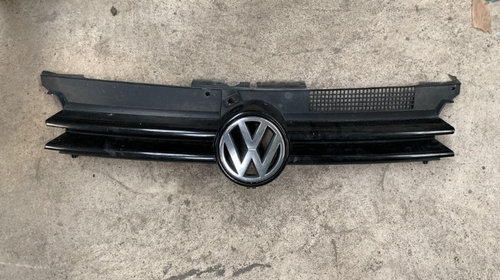 Grila centrala intre faruri VW Golf 4 20