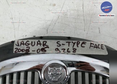 Grila centrala originala in stare buna Jaguar S-Ty