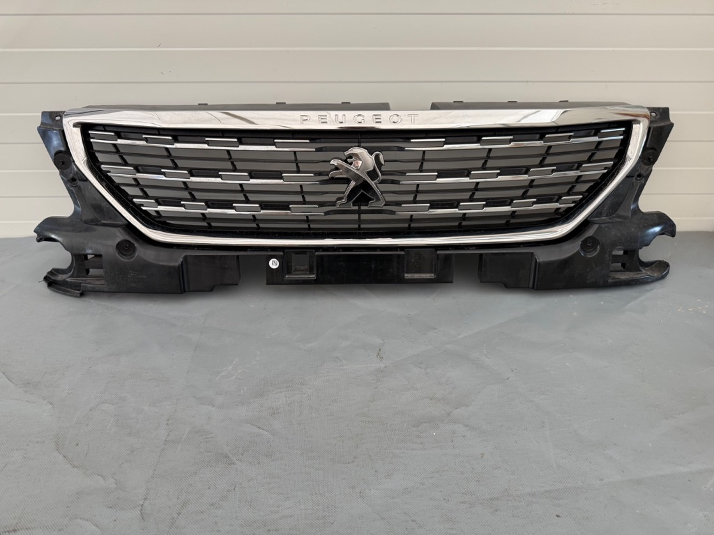 Grila centrala radiatoare Peugeot 301 9816044280