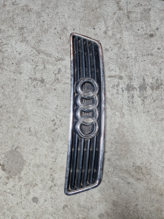 Grila centrala radiator Audi A6 C5 oem c