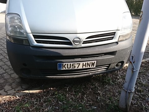 Grila centrala / radiator bara fata Nissan Interstar an 2008