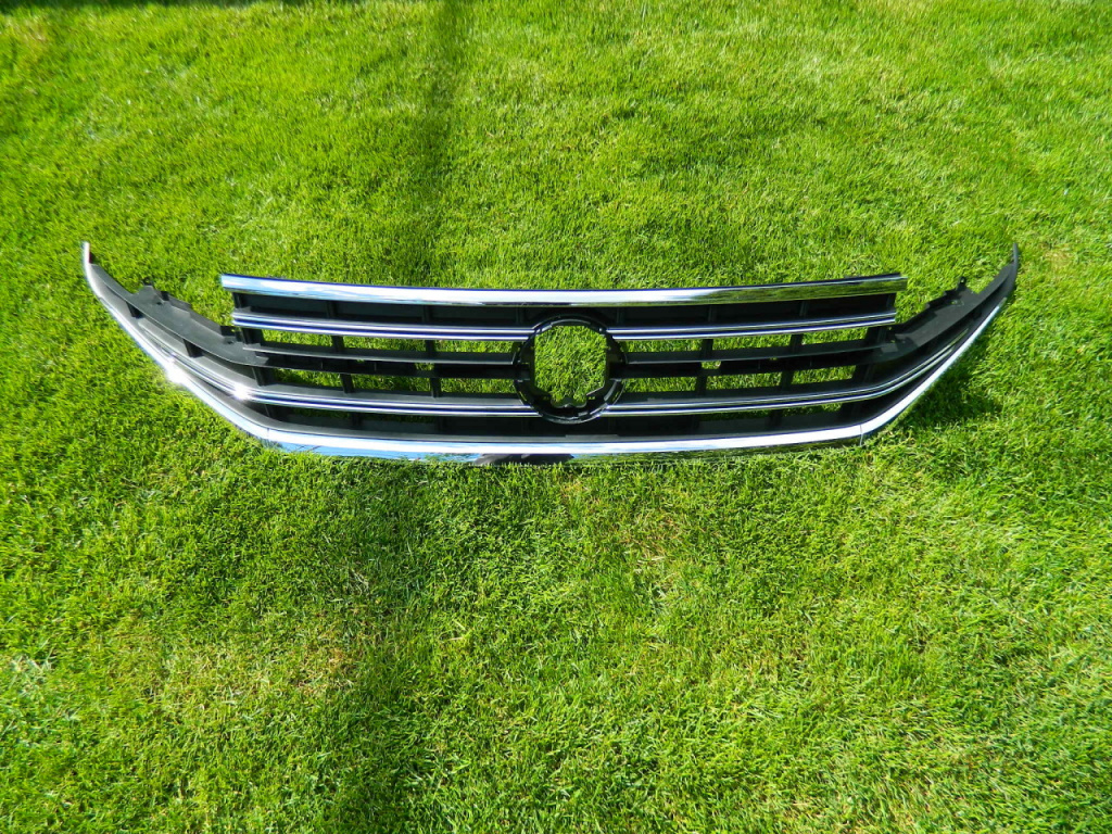 Grila centrala radiator VW Touareg Facelift model 2023 2024 2025