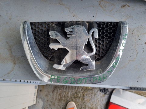 Grila cromata cu emblema Peugeot Partner din 2014