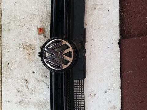 Grila cu semn VW Golf 4, negru