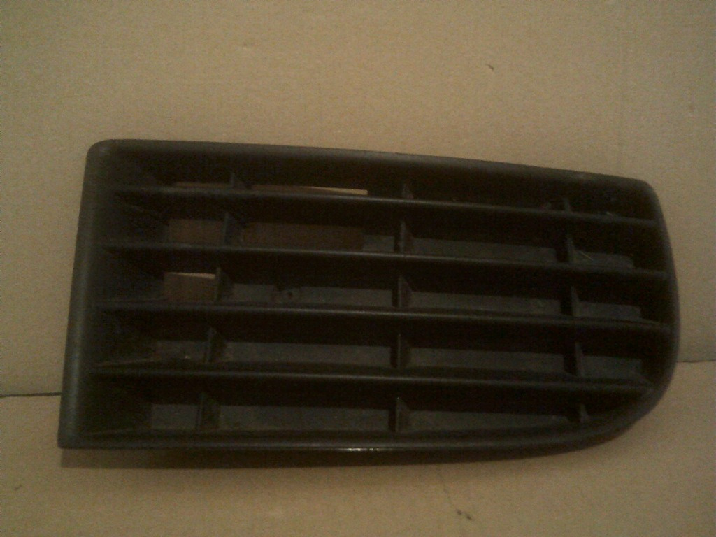 Grila dreapta bara fata VW Golf 5, 1K0853666