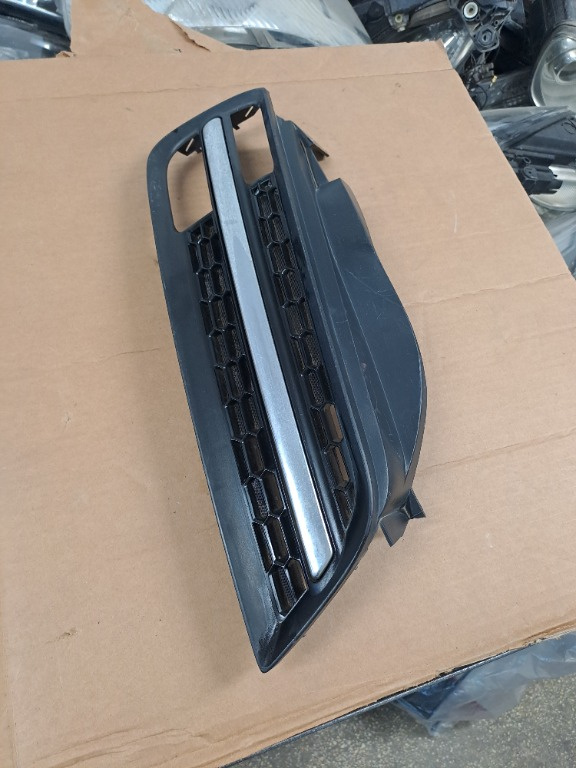 Grila dreapta originala Nissan Micra 3 an 2004-2010