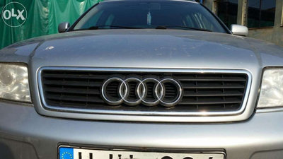 Grila fata Audi A6 cu emblema Dezmembrez Audi A6 c