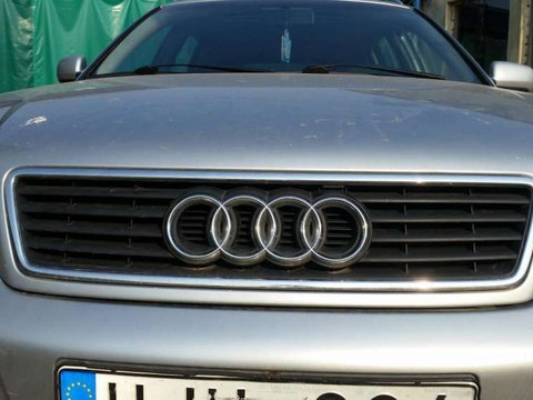 Grila fata Audi A6 cu emblema Dezmembrez Audi A6 combi gri