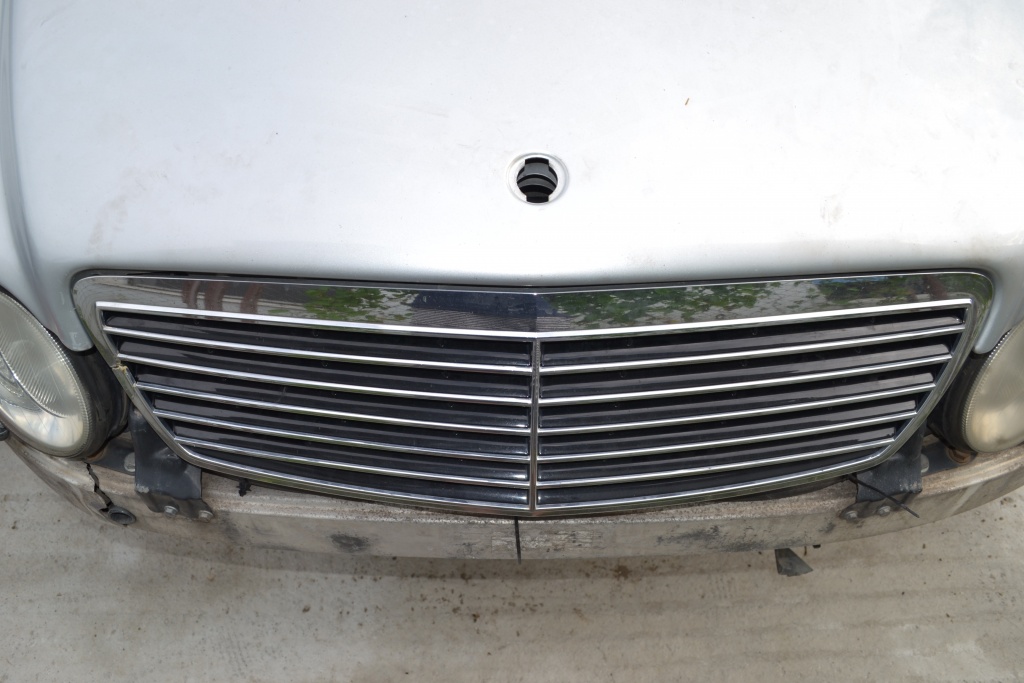 GRILA FATA CU DEFECT MERCEDES E320 CDI W211