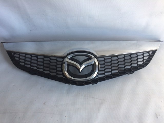 Grila fata cu emblema Mazda 6 2006