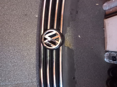 Grila fata cu emblema VW Passat B7 2010-2014 cod produs:3AA853651/3AA 853 651