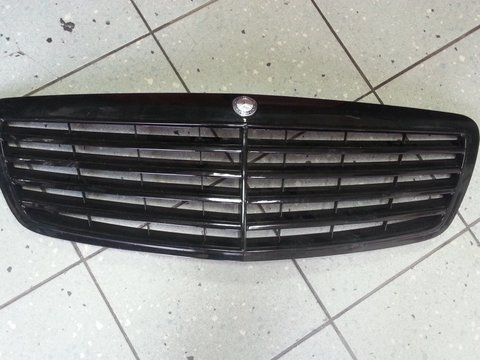 Grila fata mercedes s 221 2008 in stare buna originala