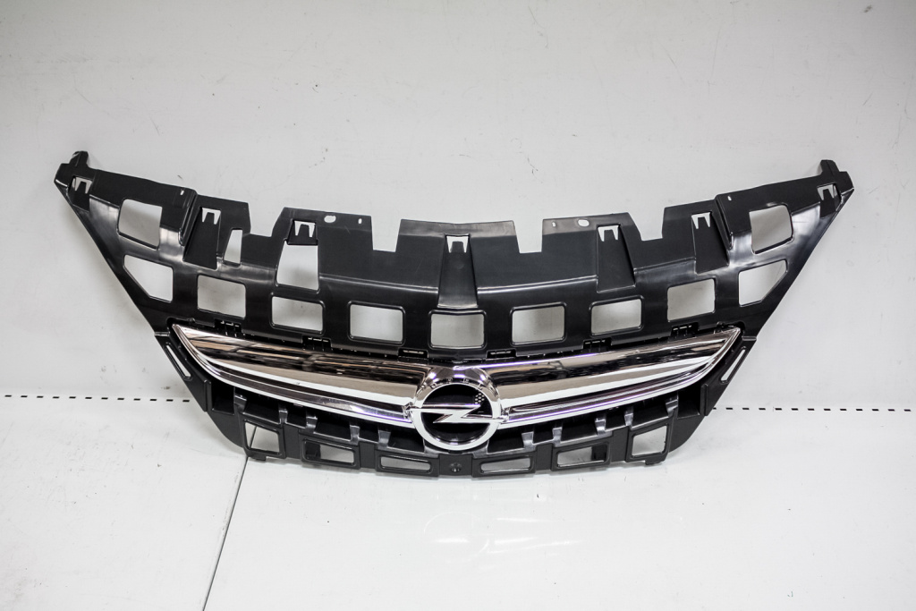 Grila fata Opel Astra J GTC 2014 21080 Nou