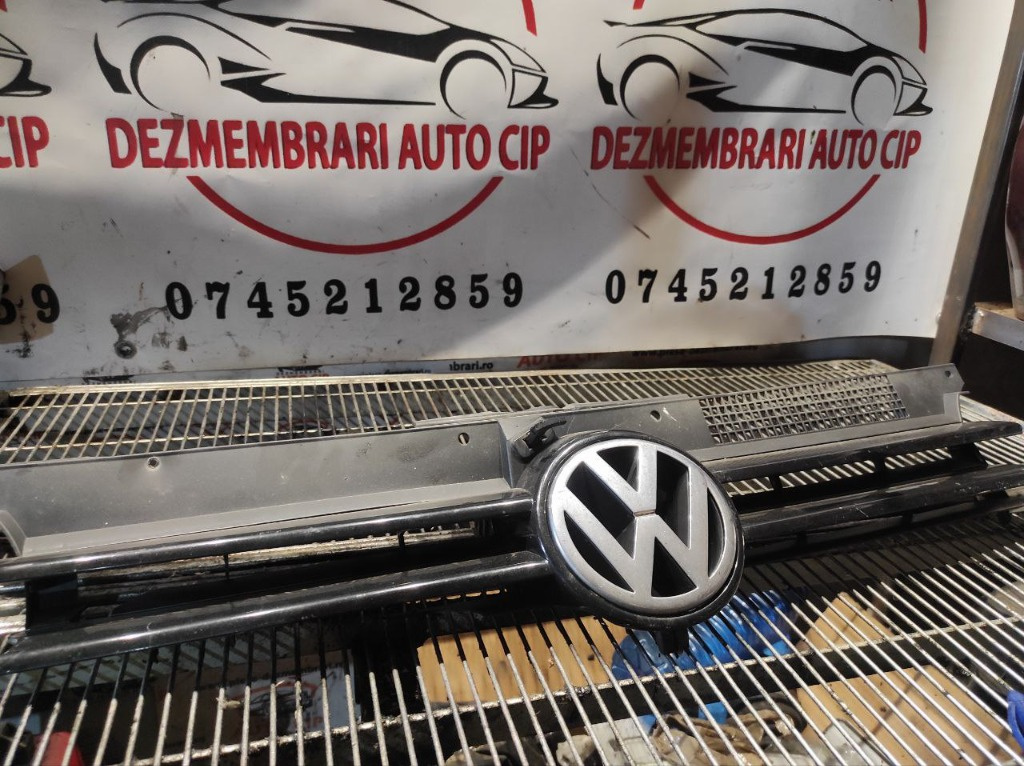 Grila fata Volkswagen Golf 4 ,cod 1J0853651H