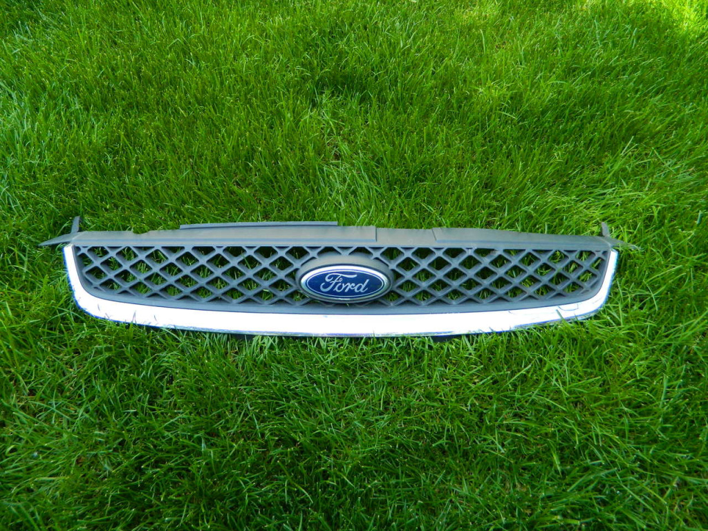 Grila Ford Fiesta model dupa 2006 cod 6s61-8200