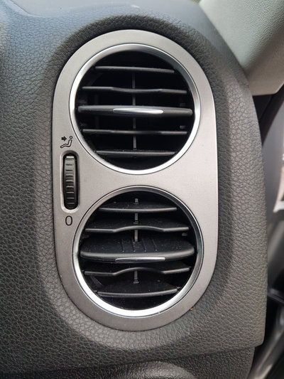Grila / Gura Ventilatie Bord Dreapta VW Tiguan 5N 