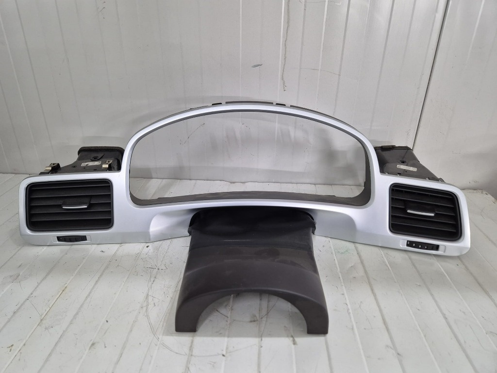 Grila Gura Ventilatie Stanga VW TOUAREG 7P masina de EUROPA ( Volan Stanga )