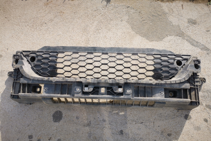 Grila inferioara bara fata IVECO DAILY 2014-2019 C