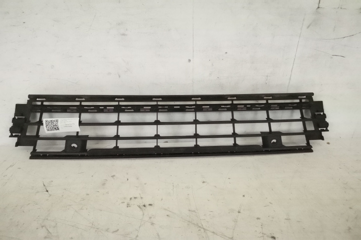 Grila Inferioara Bara Fata Original In Stare Buna Volkswagen VW Golf 8 2020 2021 2022 2023 2024 Volkswagen VW Golf 8 2020 2021 2022 2023 2024
