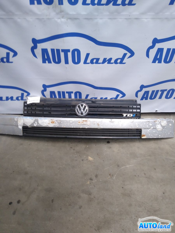 Grila Intre Faruri Volkswagen TRANSPORTER IV bus 70XB,70XC,7DB,7DW 1990-2003