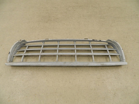 Grila intre proiectoare Mercedes Sprinter, 2007, 2008, 2009, 2010, 2011, 2012, 9068850153