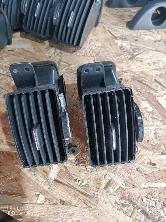 GRILA LATERALA AER VENTILATIE TOYOTA COR