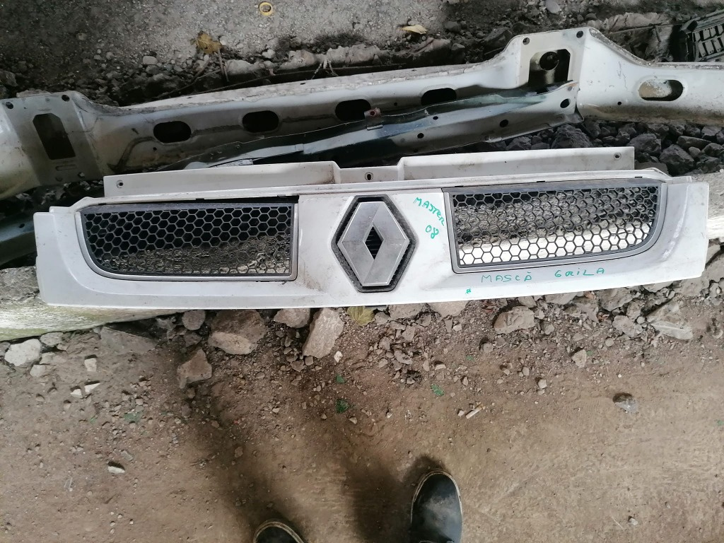 Grila, masca radiator renault trafic 2001-2007 820